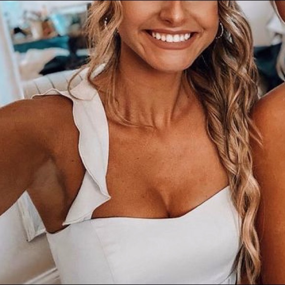 ❌SOLD❌SHOW ME YOUR MUMU formal gown - Picture 4 of 6